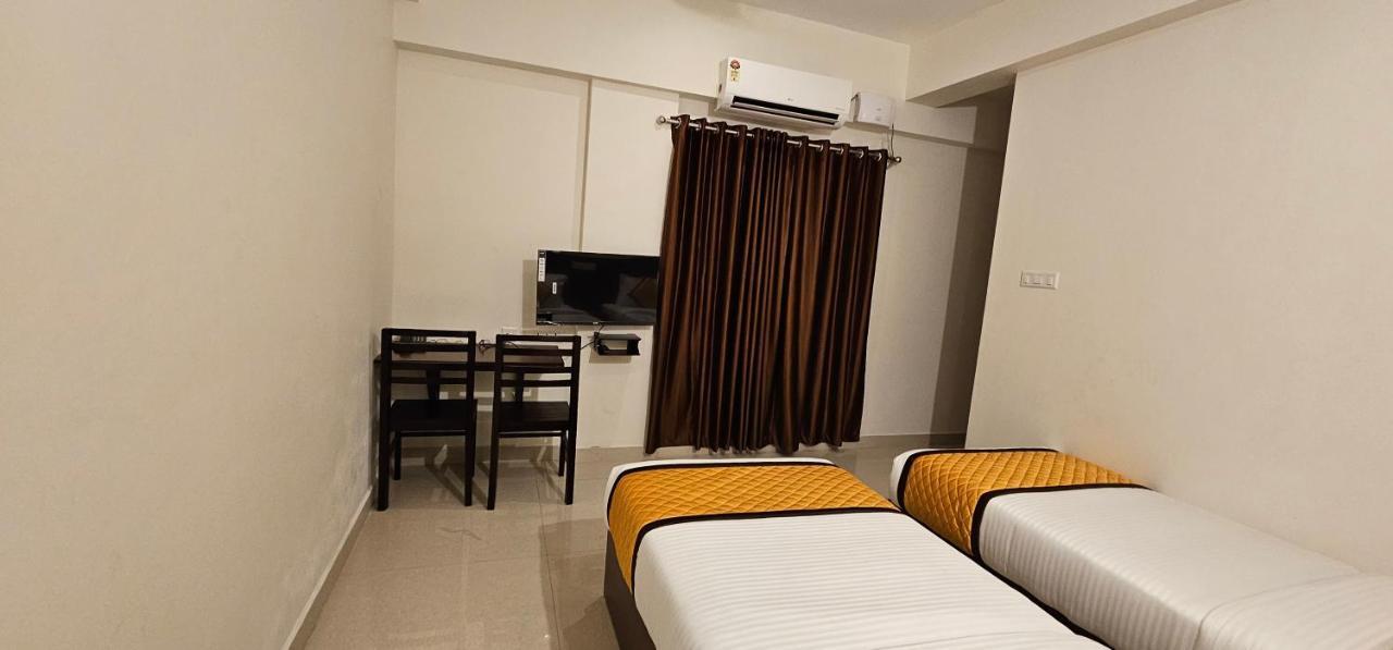 Blueway Residency Downtown Hotel Thiruvananthapuram Kültér fotó