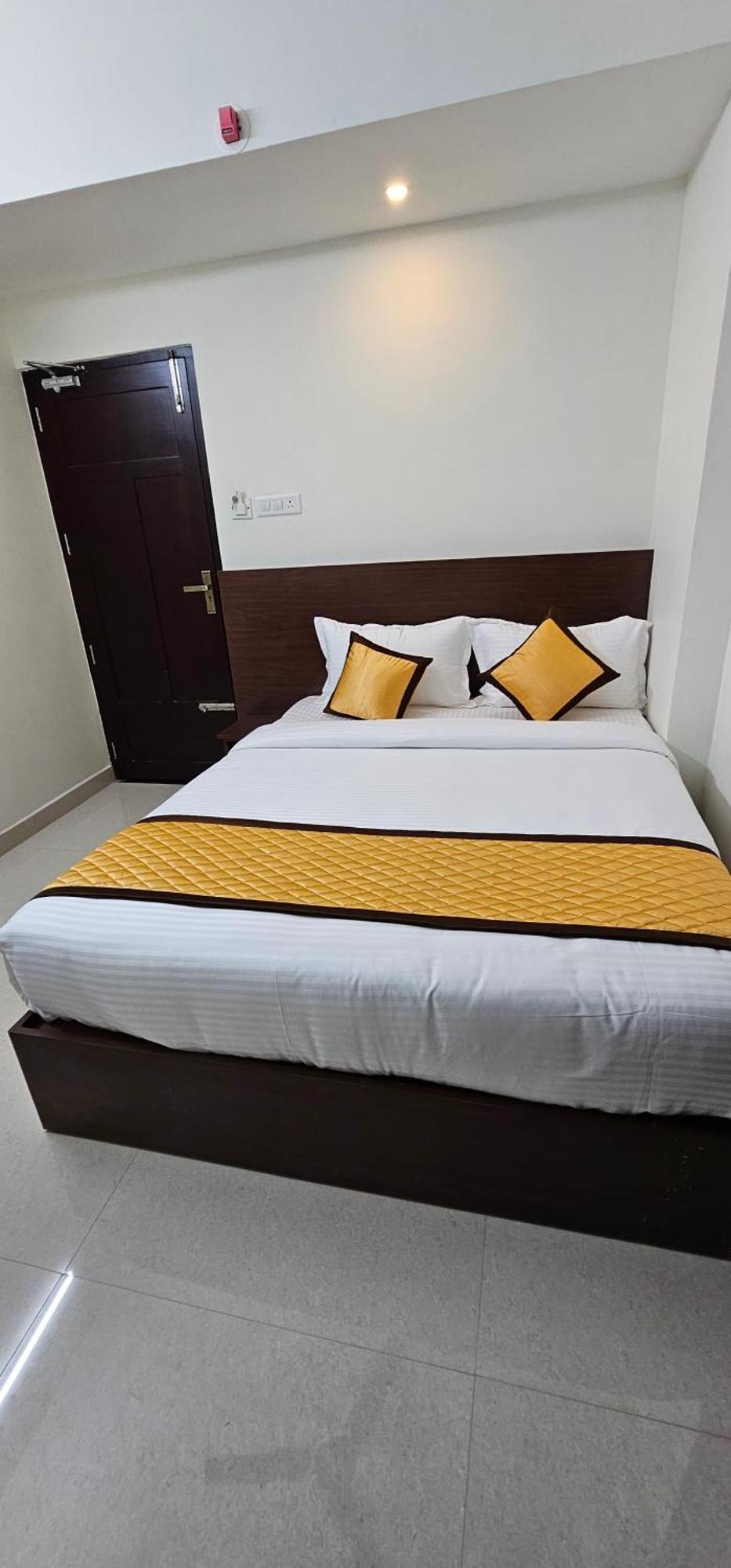 Blueway Residency Downtown Hotel Thiruvananthapuram Kültér fotó