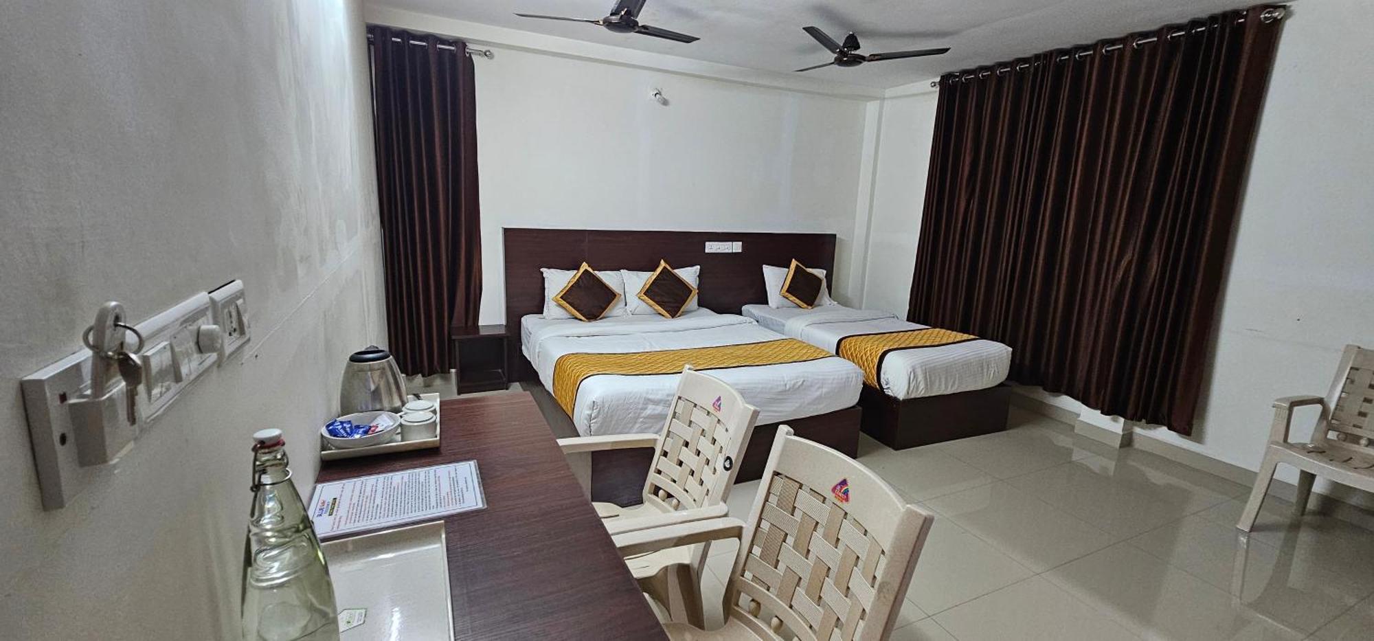 Blueway Residency Downtown Hotel Thiruvananthapuram Kültér fotó