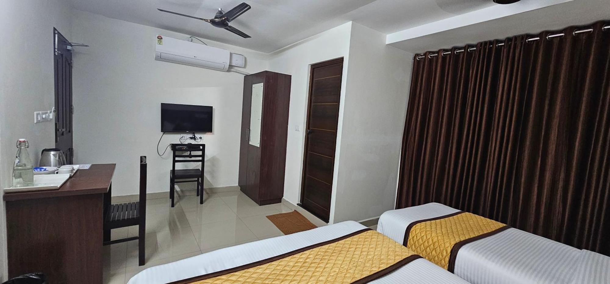 Blueway Residency Downtown Hotel Thiruvananthapuram Kültér fotó